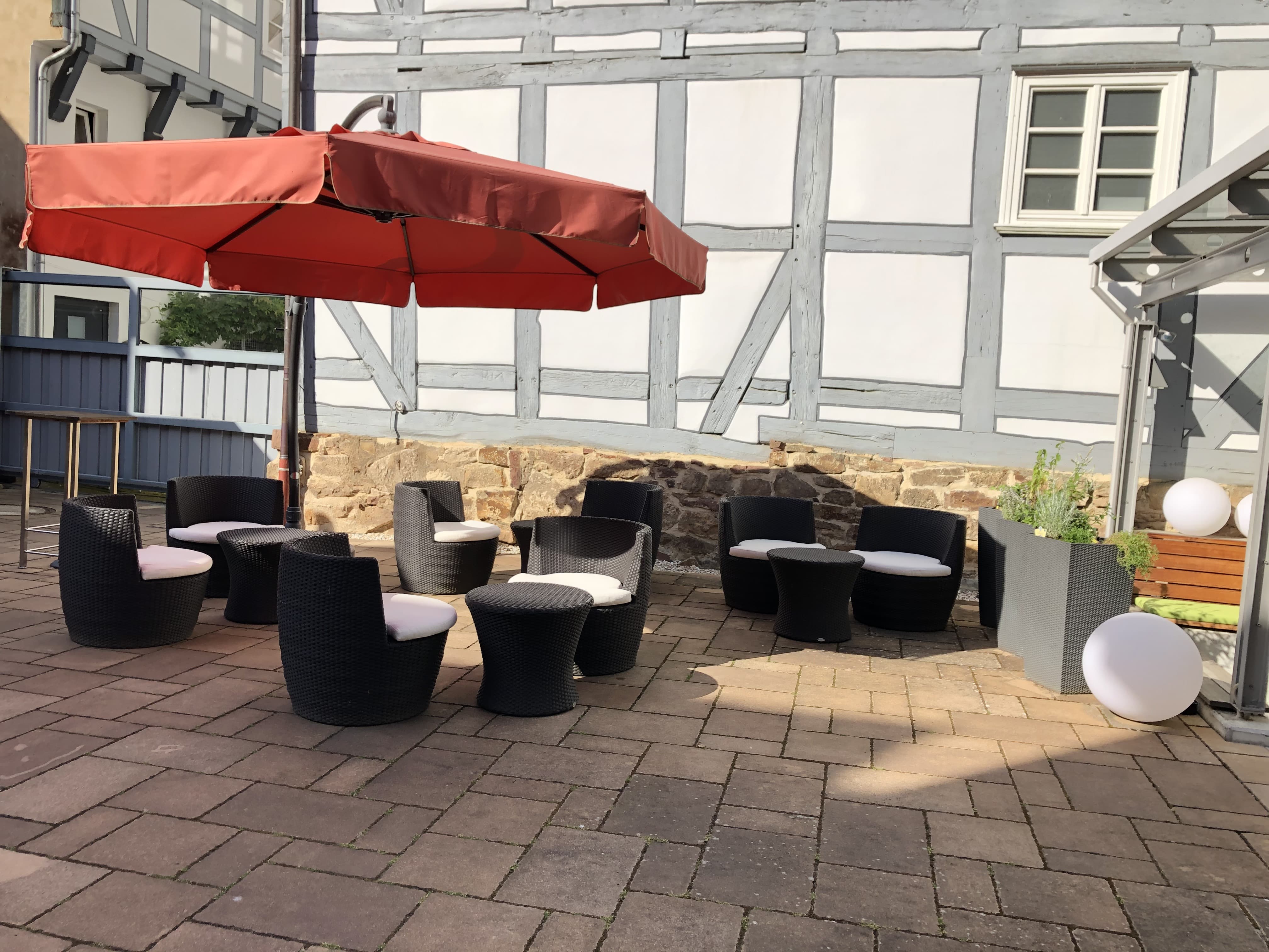 CENTRINUM Altstadt-Hotel Terrasse Sitzelemente